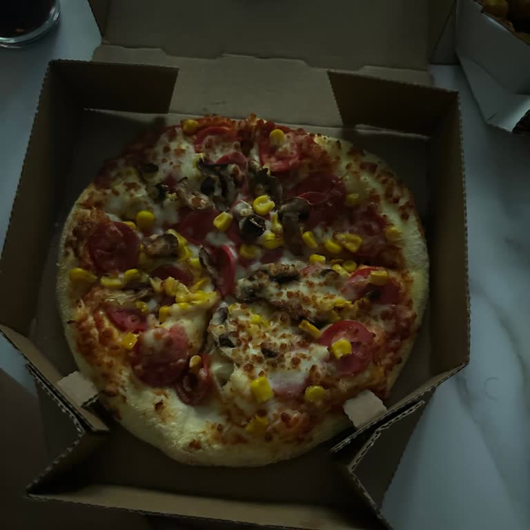 Domino’s Florya’da Soğuk Ve Lastik Gibi Pizza İçin Para İadesi Talebi
