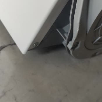 Bosch Kurutma Makinesinde Göçük, Çizik Ve Vuruk, Mağaza Değişim Teklifi Reddetti