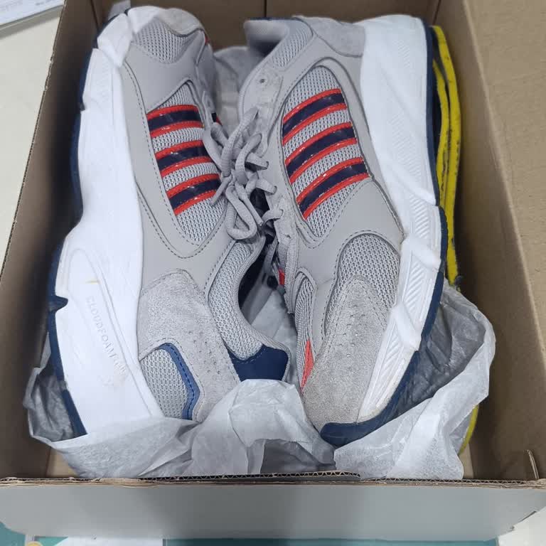 Adidas Ayakkabısındaki Koku Ve Kaşıntı Nedeniyle Değişim Ve İade Talebi