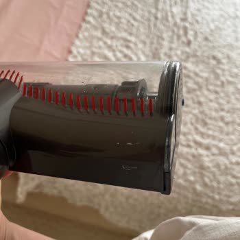 Garanti Kapsamındaki Dyson V12 Süpürge Başlığı Rüzgâr Nedeniyle Kırıldı, Ücretsiz Değişim Talebi
