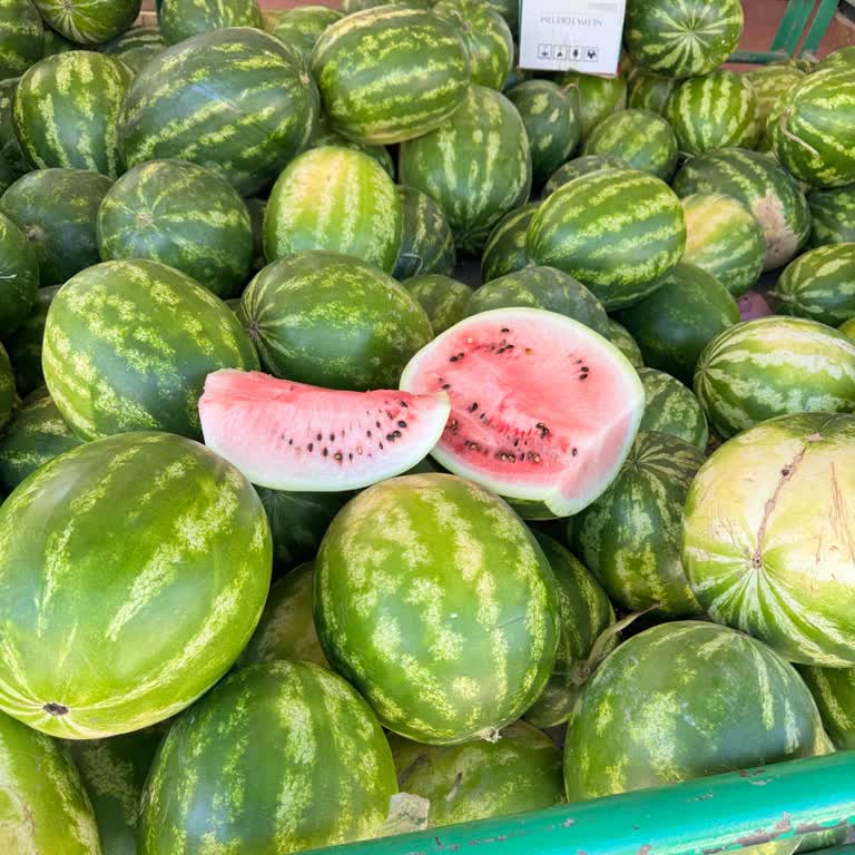 Özçam Market’te İçi Beyaz Karpuz Ve Saygısız Çalışan Tutumu