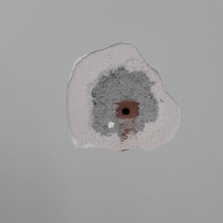 Duvar Zedelenip Termosifon Arızalı, Firma Sözünü Tutmadı Ve Ek Ücret Talep Ediyor
