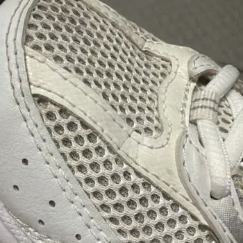 Teslim Gecikmesi Ve New Balance 530 Ayakkabının Kirli Ve Boyanmamış Dönüşü