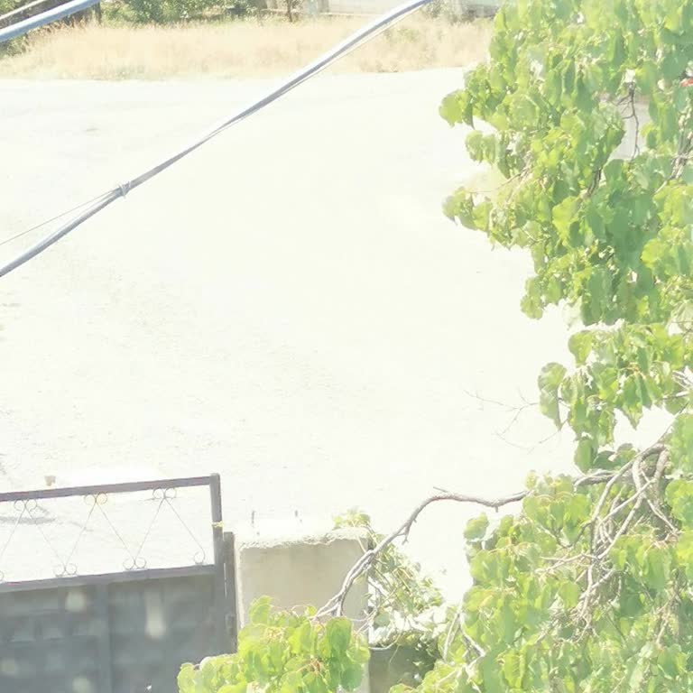 Emek Mahallesi Yolları Kirli Ve Engelleyici Acil Onarım Talebi