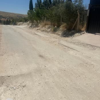 Sokakta Çökük Yol Ve Toz Sorunu İçin Hızlı Asfalt Çözümü