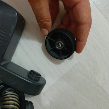Karaca Dikey Süpürge Tekerlekleri Kısa Sürede Kırıldı, Garanti Dışı Tutulması Haksız