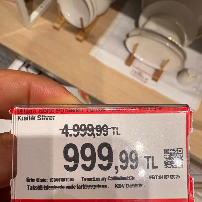 Parça Eksikliği Nedeniyle Teşhirdeki Yemek Takımı Satılamıyor