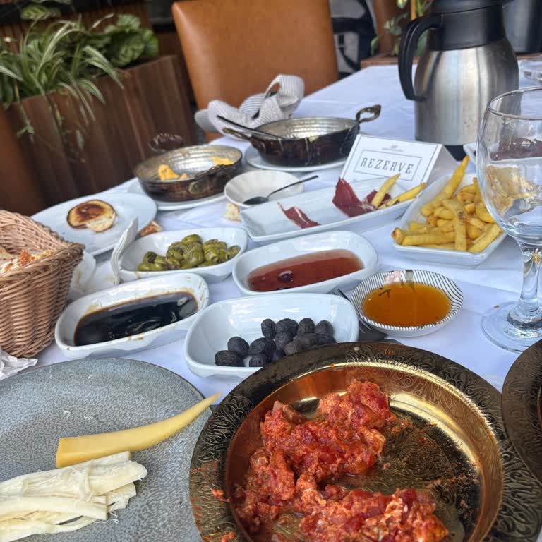 Şenol Kolcuoğlu Restoran Maltepe'de Kalitesiz Kahvaltı Ve Hijyen Eksikliği