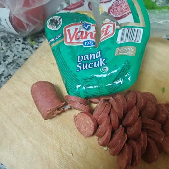 Van Et Sucukta Metal Parça Keşfedildi Ve Sağlık Tehlikesi Oluşturdu