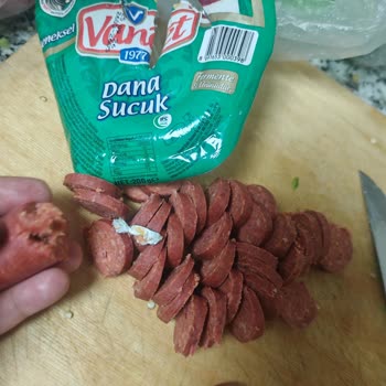 Van Et Sucukta Metal Parça Keşfedildi Ve Sağlık Tehlikesi Oluşturdu