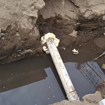 UEDAŞ Altyapı Çalışmalarında Kırılan Borular Köpükle Tamir Ediliyor, Sokaklar Sızıntı Yaşıyor