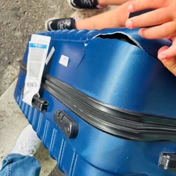Ajet'le Uçuşta Kırık Valiz Ve Sürekli Gecikmeler
