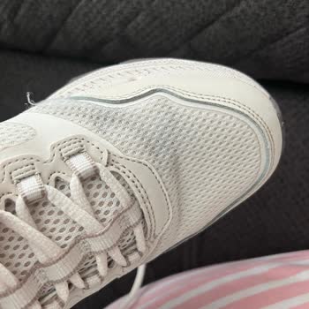 Skechers GO Run Ayakkabımda Çıkarılamayan Lekeler İçin Ürün Değişimi Talebi