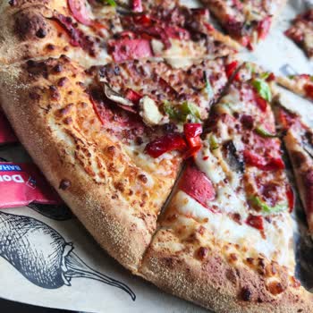 Yüksek Fiyata Az Ve Kurumuş Malzeme Gelen Pizza