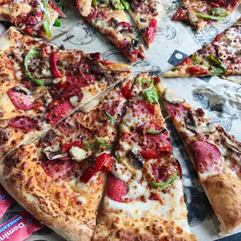 Yüksek Fiyata Az Ve Kurumuş Malzeme Gelen Pizza