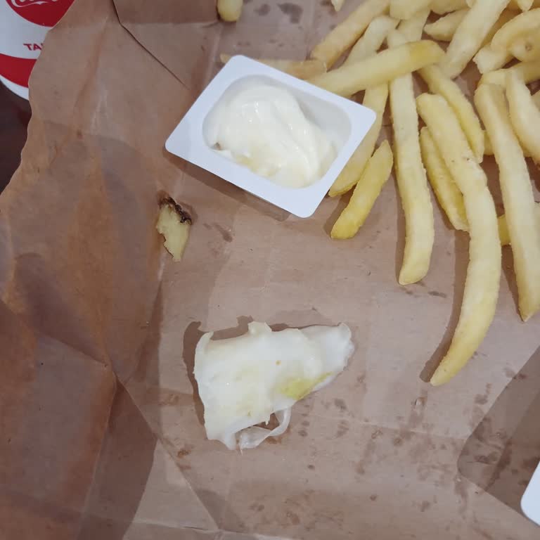 Burger King’de Sert Marul Sapı Diş Kırılmasına Neden Oldu Ve 5.000 TL Tedavi Masrafı Talep Ediliyor