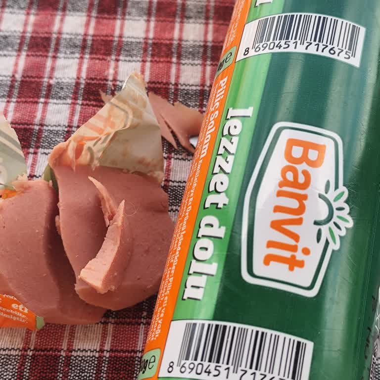 Banvit Salamı İçinde Yabancı Cisim Tespit Edildi: Gıda Güvenliği Endişesi