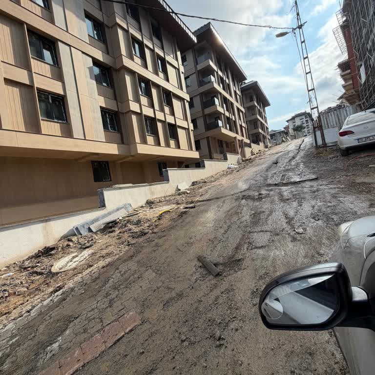 Üsküdar Bahçelievler Mahallesinde Bozuk Yol Ve Altyapı Sorunu