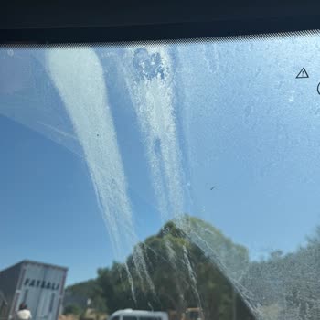 Otoparkta Klorlu Havuz Suyu Lekesiyle Kirlenmiş Arabam İçin Tazminat Talebi