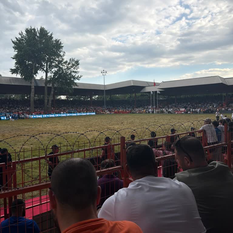 Kırkpınar'da Bilet Ödeyip Yerime Biletsiz İzleyiciler Oturdu