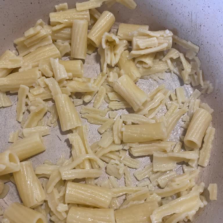 Pastavilla Rigatoni Makarna Parçalanıyor, Kalite Güveni Sarsılıyor