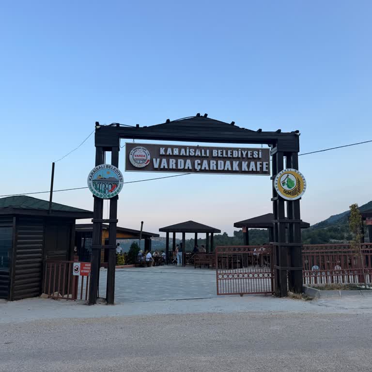 Varda Çardak Kafe Personelinin Bağırarak Saygısız Davranışı