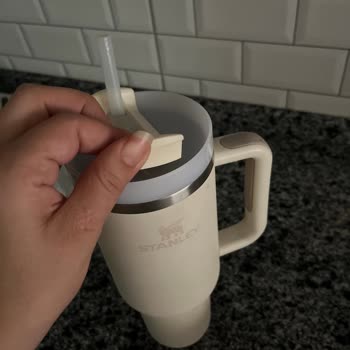 Stanley Su Şişesi Kapağı Kırıldı, Koku Ve Soğuk Tutmama Sorunu Var