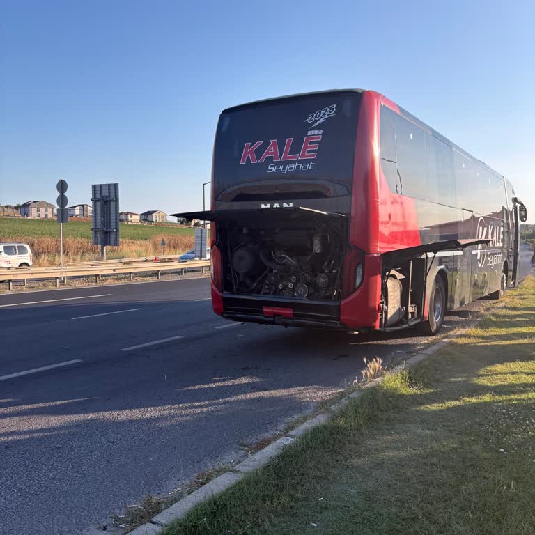 Teknik Sorunlu Otobüs Yol Kesildi, Bir Saat Bekleme Ve Bilet Ücreti İadesi Talebi