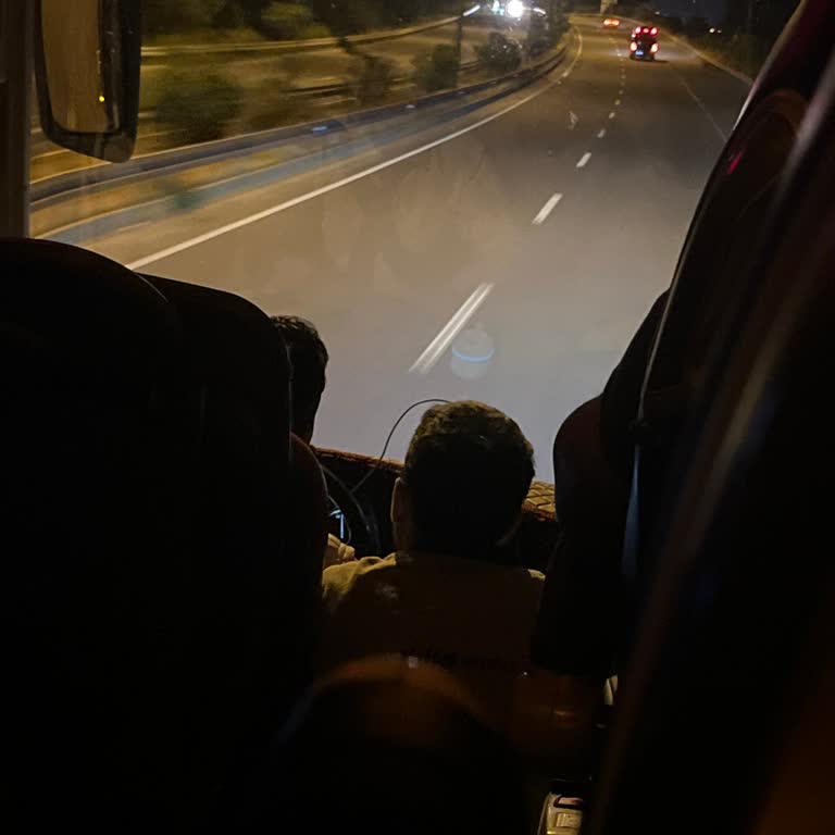 Otobüs Şoförü Ve Personelin Telefon Görüşmesi Yolcu Güvenliğini Tehlikeye Attı