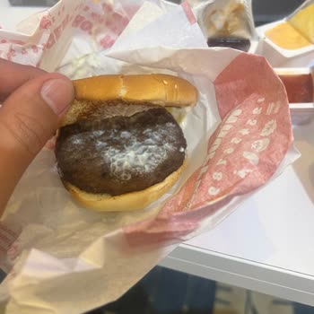 İzmir Seferihisar Burger King Siparişinde Eksik Ve Yanmış Ürünler