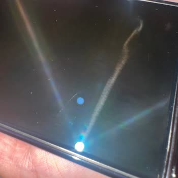 Media Markt Çalışanının Hatalı Müdahalesiyle Telefon Ekranı Çizildi, Sorumluluk Reddedildi