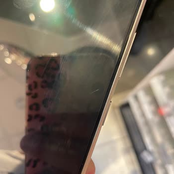 Media Markt Çalışanının Hatalı Müdahalesiyle Telefon Ekranı Çizildi, Sorumluluk Reddedildi