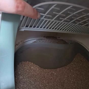Kum Haznesi Kenardan Açılıyor Ve Alt Kısmı Sürekli Kumla Dolduruyor