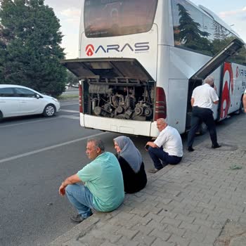 İzmirden Iğdır'a Seferinde Eski Otobüs Ve İlgisiz Şirket Nedeniyle 24 Saatlik Gecikme Mağduriyeti