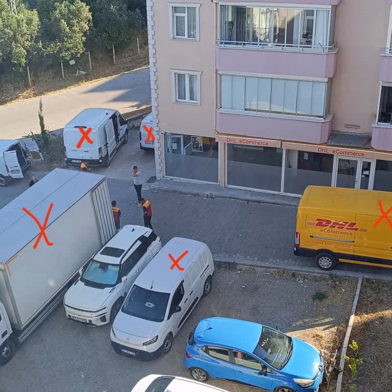 Sinop Merkez Zeytinlik Mahallesinde DHL Şubesinin Apartman Park Alanlarını İşgal Etmesi