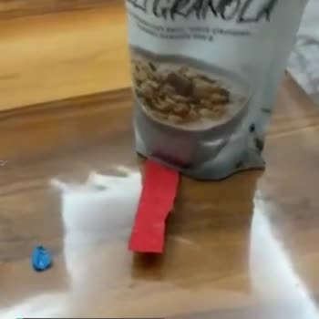 BİM Granola'dan Mavi Eldiven Parçası Çıktı!