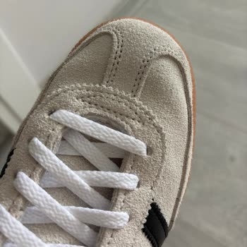 Adidas Spezial Ayakkabısında Renk Ve Şekil Uyuşmazlığı
