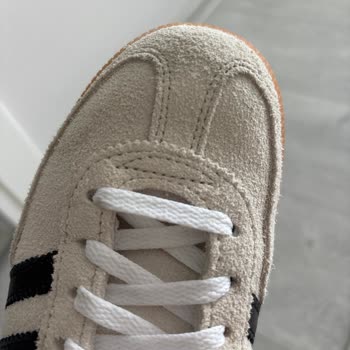 Adidas Spezial Ayakkabısında Renk Ve Şekil Uyuşmazlığı