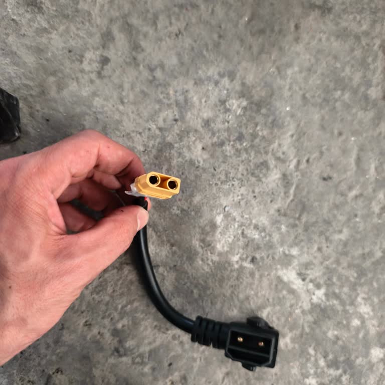 Onvo Scooter Batarya Soketi Yokluğu Ve Servis Parça Eksikliği