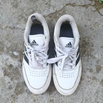 FLO’dan Satın Alınan Adidas Spor Ayakkabısında Kısa Sürede Çatlama Ve Yırtılma, Garanti Reddi