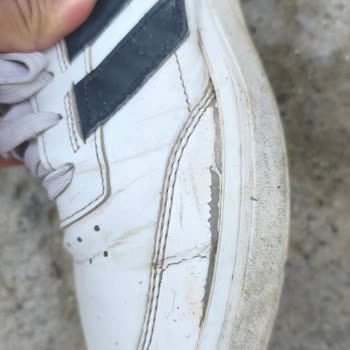 FLO’dan Satın Alınan Adidas Spor Ayakkabısında Kısa Sürede Çatlama Ve Yırtılma, Garanti Reddi