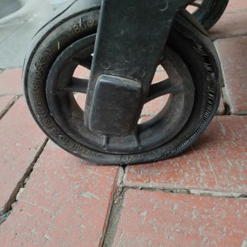 Casual Bebek Arabasında Kırık Tekerlek Ve Müşteri Hizmetlerine Ulaşılamama