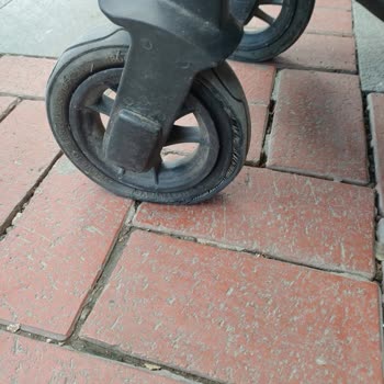 Casual Bebek Arabasında Kırık Tekerlek Ve Müşteri Hizmetlerine Ulaşılamama