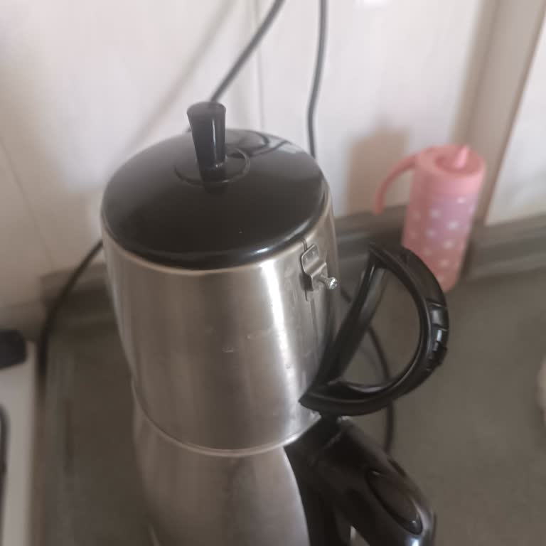 Sinbo Çay Makinesinde Üst Demlik Kulpu Kırıldı Ve Garanti Değişimi Talep Ediliyor