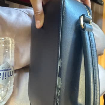 Bolso de Cuero Tommy Hilfiger Se Desgasta Rápidamente