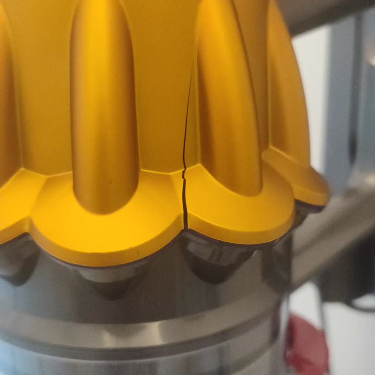 Garanti Kapsamında Çatlak Sorunu Olarak Reddedilen Dyson V12 Süpürge Hava Kaçağı