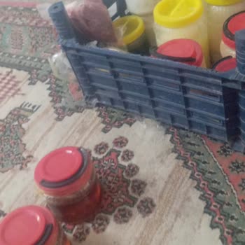 Sararmış Ve Koku Yapan Peynirler, Fazladan Bal Ve Ücret İadesi Talebi