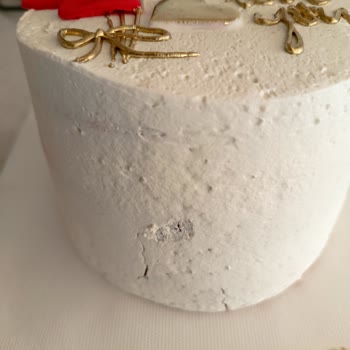 WhatsApp’a Cevap Almayan Liva Pastanesi’nden Bozuk Doğum Günü Pastası