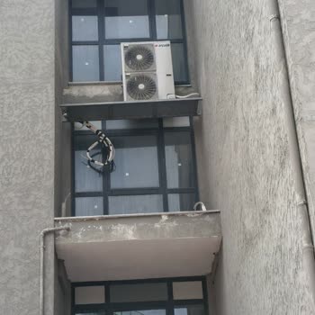 Montaj Hatası Nedeniyle Komşunun Ünitesi Takılamıyor Ve Düzeltme Bekliyor