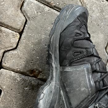 Salomon Botunun İç Kısmı Açıldı Ve Çatladı, Satıcıdan Geri Dönüş Yok